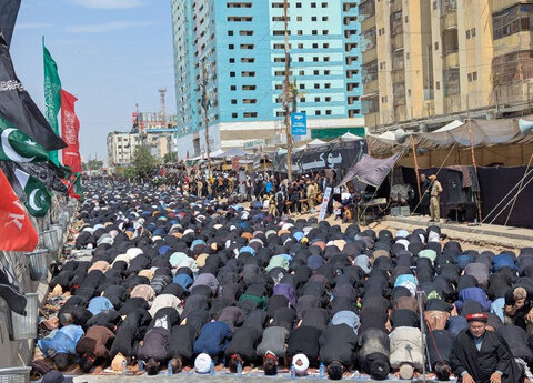 اربعین حسینیؑ، آئی ایس او کراچی کے تحت مرکزی جلوس میں مولانا ناظر تقوی کی زیر اقتداء نماز باجماعت