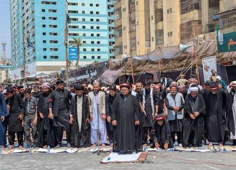 اربعین حسینیؑ، آئی ایس او کراچی کے تحت مرکزی جلوس میں مولانا ناظر تقوی کی زیر اقتداء نماز باجماعت