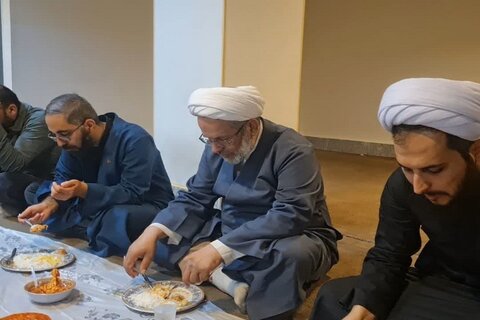 تصاویر/ حضور زائران اربعین در مدرسه علمیه حضرت باقرالعلوم(ع) سرپل ذهاب