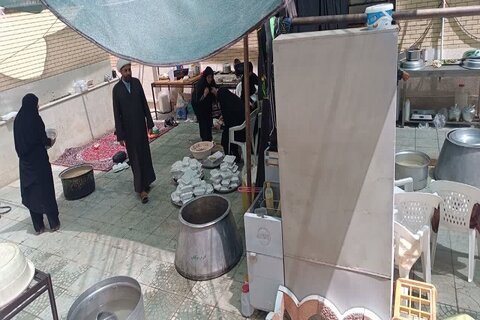 تصاویر/ خدمات رسانی به زائران اربعین حسینی(ع) در مدرسه علمیه امام خمینی(ره) اسلام آباد غرب