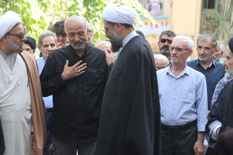 تصاویر / اقامه نماز میت بر پیکر مرحوم حجت الاسلام والمسلمین بهرامی نوید توسط امام جمعه همدان