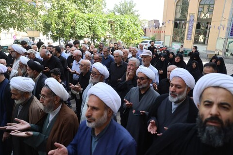 تصاویر / اقامه نماز میت بر پیکر مرحوم حجت الاسلام والمسلمین بهرامی نوید توسط امام جمعه همدان