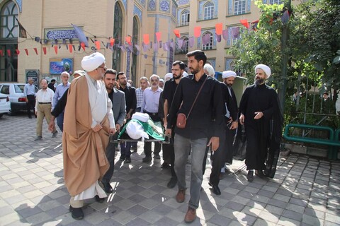 تصاویر / اقامه نماز میت بر پیکر مرحوم حجت الاسلام والمسلمین بهرامی نوید توسط امام جمعه همدان