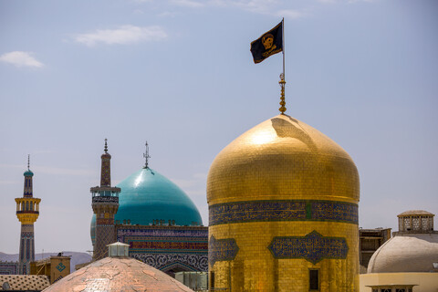 تصاویر/ کتیبه آرایی اماکن متبرکه رضوی در دهه پایانی ماه صفر