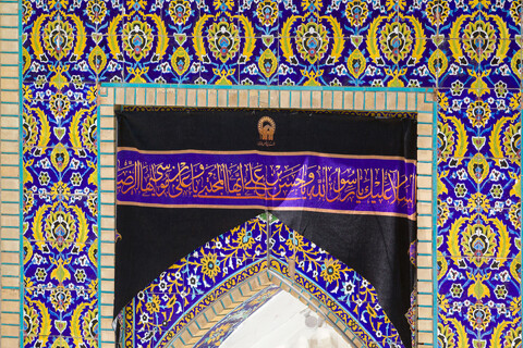 تصاویر/ کتیبه آرایی اماکن متبرکه رضوی در دهه پایانی ماه صفر