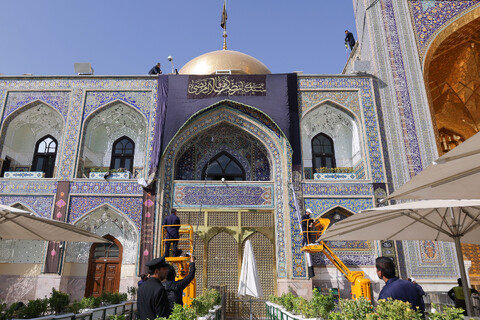 تصاویر/ کتیبه آرایی اماکن متبرکه رضوی در دهه پایانی ماه صفر