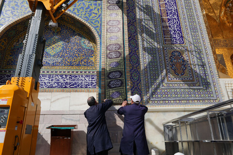 تصاویر/ کتیبه آرایی اماکن متبرکه رضوی در دهه پایانی ماه صفر