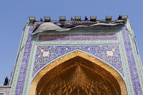 تصاویر/ کتیبه آرایی اماکن متبرکه رضوی در دهه پایانی ماه صفر