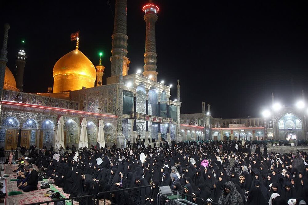 حضور پرشور زائران و استمرار خدمت‌رسانی موکب‌های حرم قم تا پایان ماه صفر