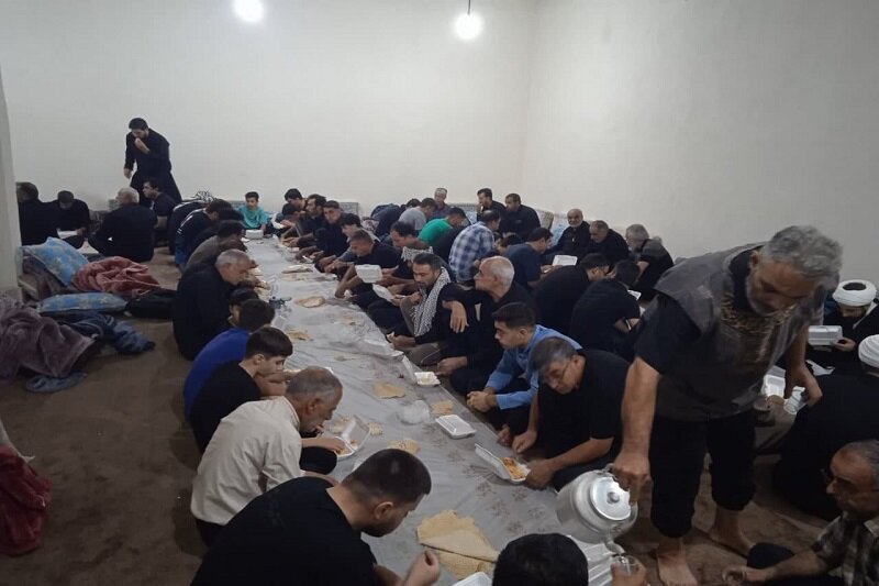 خدمترسانی موکب امام صادق(ع) قصر شیرین با پذیرایی از ۵۴۰۰ زائر اربعین+عکس