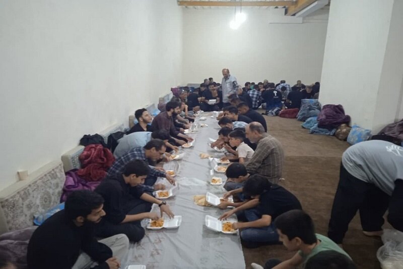 خدمت‌رسانی موکب امام صادق(ع) قصر شیرین با پذیرایی از ۵۴۰۰ زائر اربعین+عکس