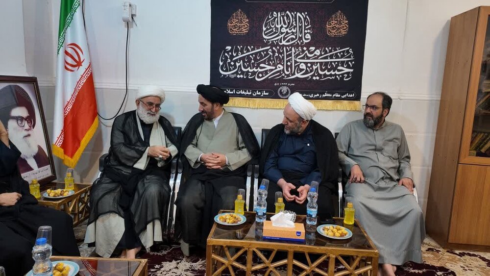 بازدید رئیس مرکز خدمات حوزه‌های علمیه از موکب حضرت حجت(عج) در خرمشهر