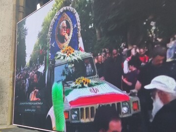 فیلم| مراسم تشییع و اقامه نماز بر پیکر استاد فرشچیان