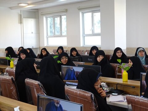 گزارش تصویری | اجرای دوره تخصصی «سراج» با محوریت معارف نماز در حوزه علمیه خواهران استان اصفهان