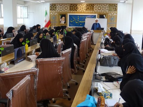 گزارش تصویری | اجرای دوره تخصصی «سراج» با محوریت معارف نماز در حوزه علمیه خواهران استان اصفهان