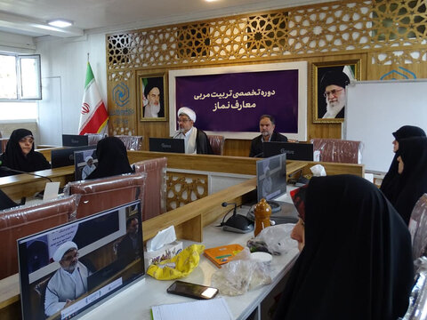 گزارش تصویری | اجرای دوره تخصصی «سراج» با محوریت معارف نماز در حوزه علمیه خواهران استان اصفهان