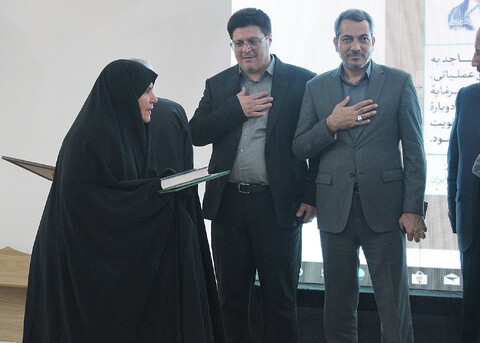 تصاویر/ تجلیل از خانواده شهید امیری از شهدای کرمانی جنگ تحمیلی ۱۲ روزه