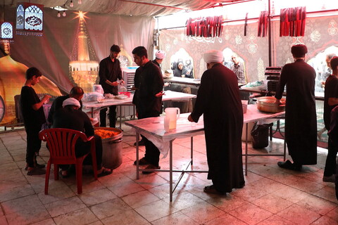 تصاویر/  پذیرایی و اسکان زائرین اربعین حسینی در موکب امامزاده سیدجمال‌الدین (ع) قم