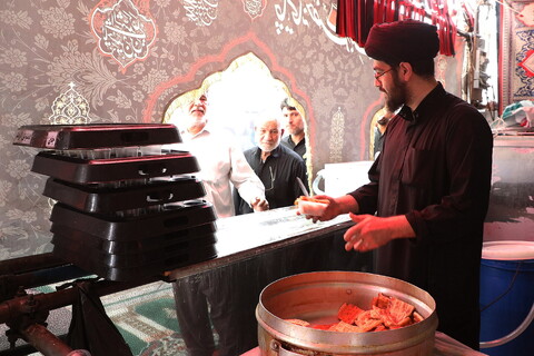 تصاویر/  پذیرایی و اسکان زائرین اربعین حسینی در موکب امامزاده سیدجمال‌الدین (ع) قم