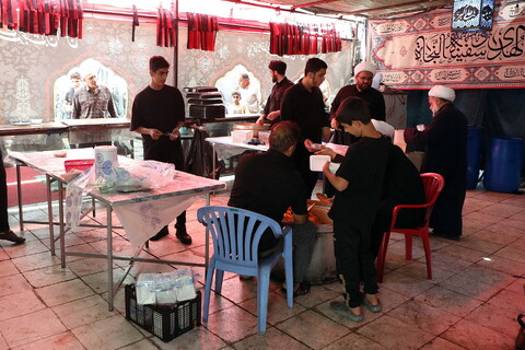 تصاویر/  پذیرایی و اسکان زائرین اربعین حسینی در موکب امامزاده سیدجمال‌الدین (ع) قم