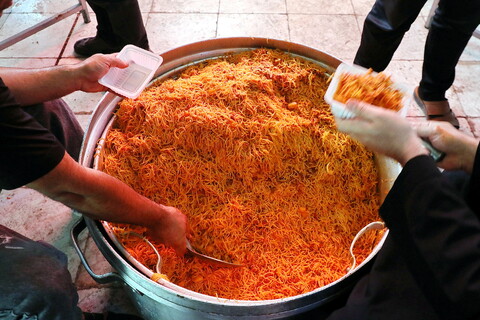 تصاویر/  پذیرایی و اسکان زائرین اربعین حسینی در موکب امامزاده سیدجمال‌الدین (ع) قم