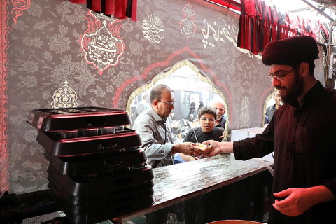 تصاویر/  پذیرایی و اسکان زائرین اربعین حسینی در موکب امامزاده سیدجمال‌الدین (ع) قم