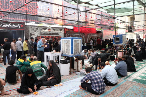 تصاویر/  پذیرایی و اسکان زائرین اربعین حسینی در موکب امامزاده سیدجمال‌الدین (ع) قم