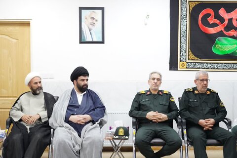 تصاویر دیدار جانشین فرماندهی کل انتظامی جمهوری اسلامی ایران با نماینده ولی فقیه در لرستان