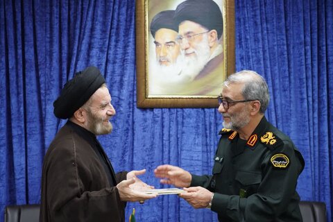 تصاویر دیدار جانشین فرماندهی کل انتظامی جمهوری اسلامی ایران با نماینده ولی فقیه در لرستان