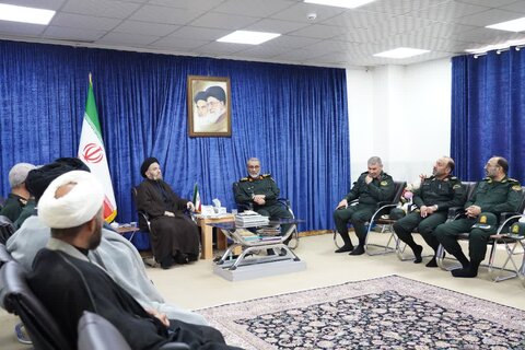 تصاویر دیدار جانشین فرماندهی کل انتظامی جمهوری اسلامی ایران با نماینده ولی فقیه در لرستان
