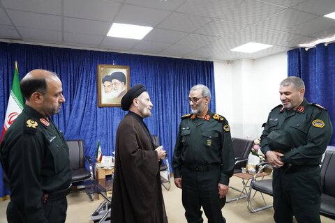 تصاویر دیدار جانشین فرماندهی کل انتظامی جمهوری اسلامی ایران با نماینده ولی فقیه در لرستان