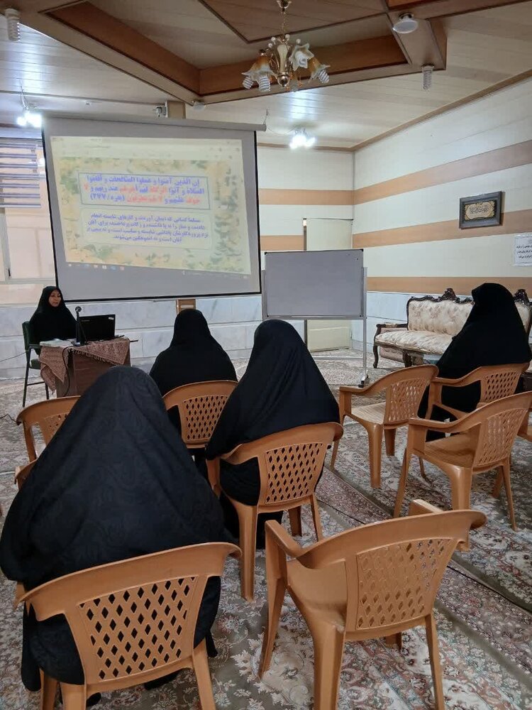 کلاس تابستانی «زندگی با تفسیر آیات قرآن کریم» در مدرسه علمیه فاطمیه نجف‌آباد برگزار شد