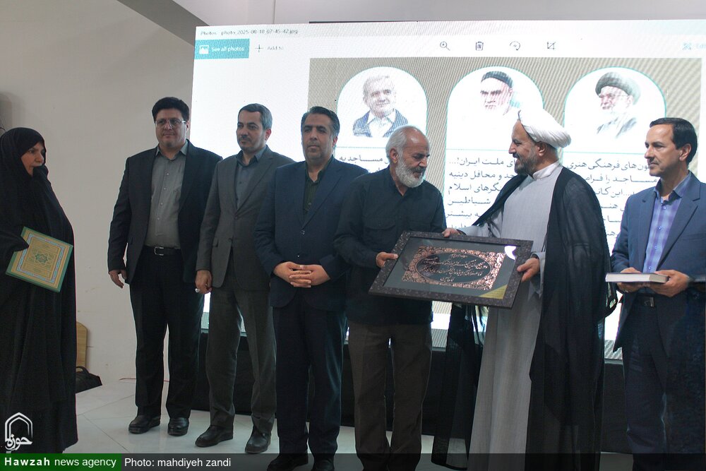 تصاویر/ تجلیل از خانواده شهید امیری از شهدای کرمانی جنگ تحمیلی ۱۲ روزه