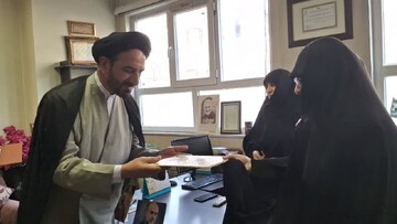 دیدار رئیس مرکز خدمات حوزه با خانواده شهید حجت الاسلام رشید