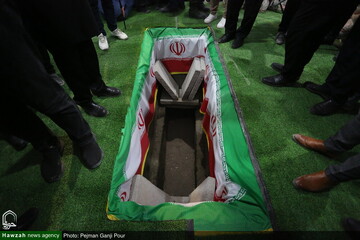 فیلم| آرام گرفتن پیکر استاد فرشچیان در خانه ابدی