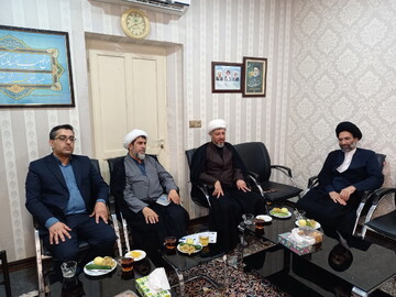 تصاویر/ دیدار معاون منابع انسانی و پشتیبانی حوزه‌های علمیه کشور با نماینده ولی‌فقیه در منطقه  کاشان