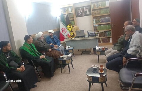 دیدار جمعی از جوانان فعال فرهنگی کشورهایی با آیت الله مروی در کربلای معلّی