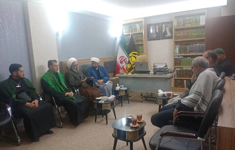 دیدار جمعی از جوانان فعال فرهنگی کشورهایی با آیت الله مروی در کربلای معلّی