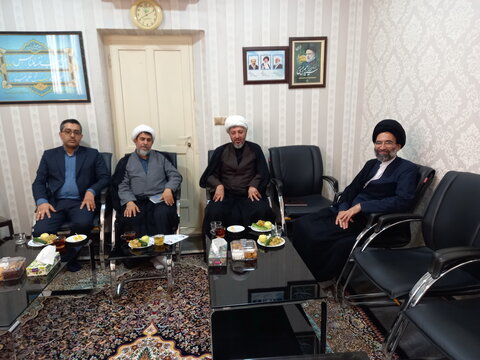 تصاویر/ دیدار معاون منابع انسانی و پشتیبانی حوزه‌های علمیه کشور با نماینده ولی‌فقیه در منطقه  کاشان