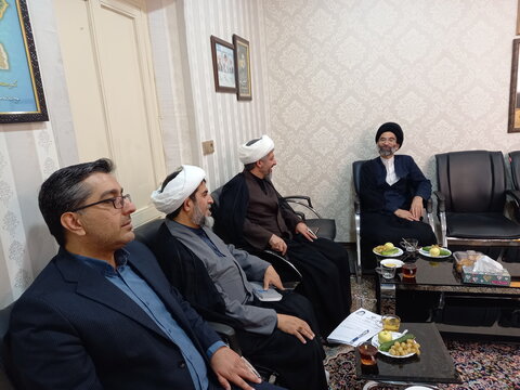 تصاویر/ دیدار معاون منابع انسانی و پشتیبانی حوزه‌های علمیه کشور با نماینده ولی‌فقیه در منطقه  کاشان