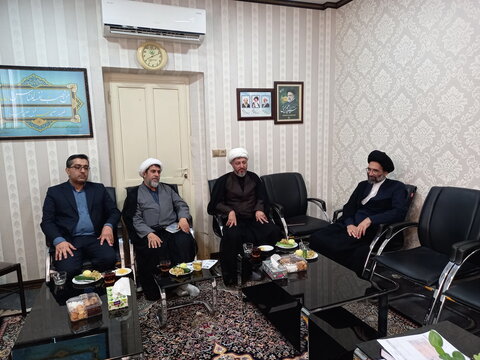 تصاویر/ دیدار معاون منابع انسانی و پشتیبانی حوزه‌های علمیه کشور با نماینده ولی‌فقیه در منطقه  کاشان