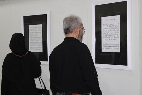 عکس / رونمایی از قرآن کتابت شده هنرمند چهارمحال و بختیاری