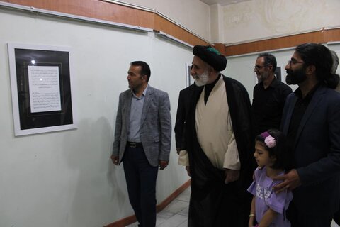 عکس / رونمایی از قرآن کتابت شده هنرمند چهارمحال و بختیاری