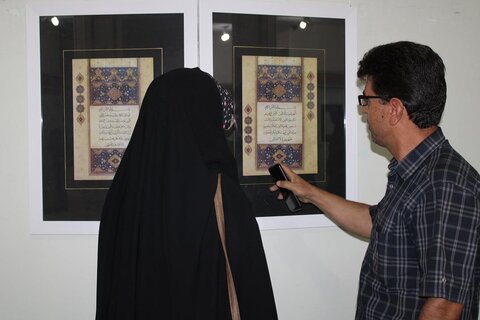عکس / رونمایی از قرآن کتابت شده هنرمند چهارمحال و بختیاری