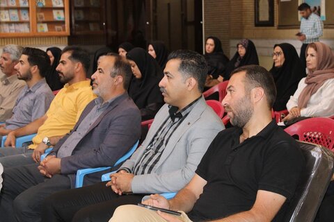 عکس / رونمایی از قرآن کتابت شده هنرمند چهارمحال و بختیاری