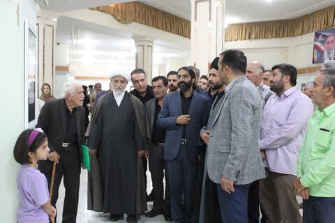 عکس / رونمایی از قرآن کتابت شده هنرمند چهارمحال و بختیاری