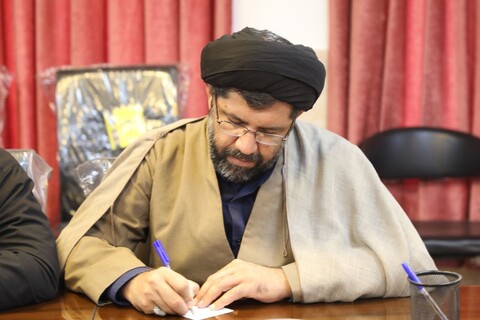 برگزاری جلسه هماهنگی در تشکیل حلقه های صالحین ویژه کادر مدیریت حوزه علمیه استان یزد