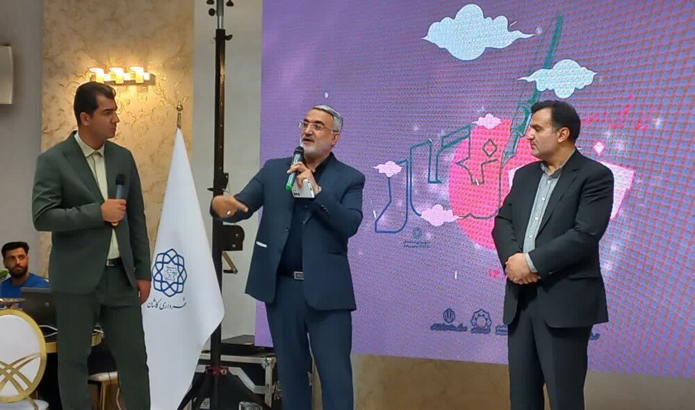 خبرنگاران، مسئولان را در شناسایی مطالبات مردم منطقه یاری رسانند