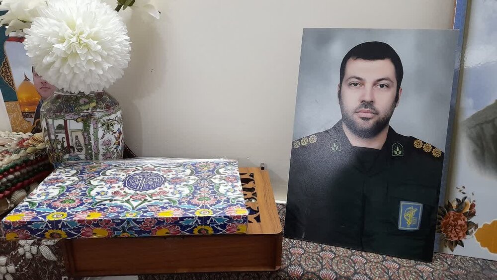 دیدار خادمیاران رضوی با خانواده شهید میثم احمدی