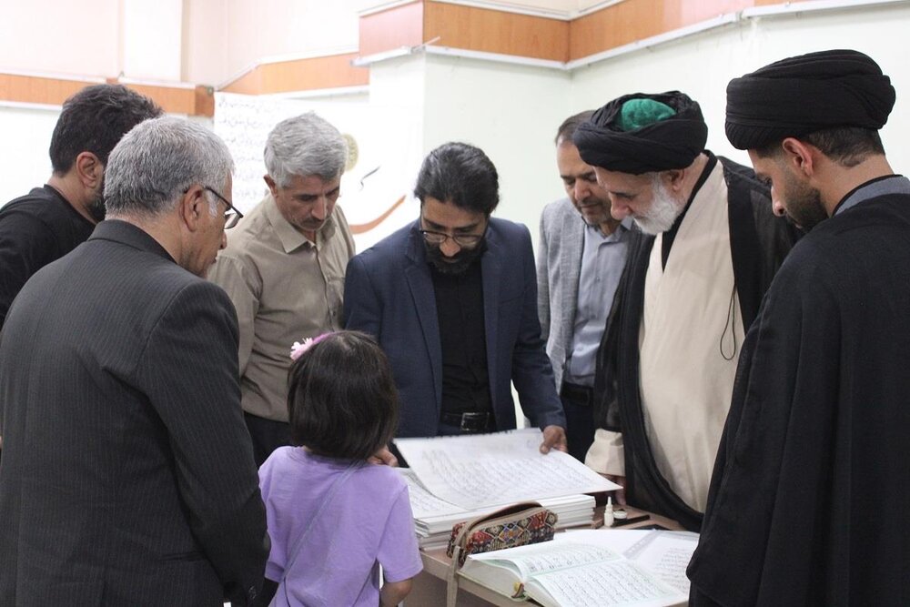 رونمایی از قرآن کتابت‌شده هنرمند چهارمحالی
